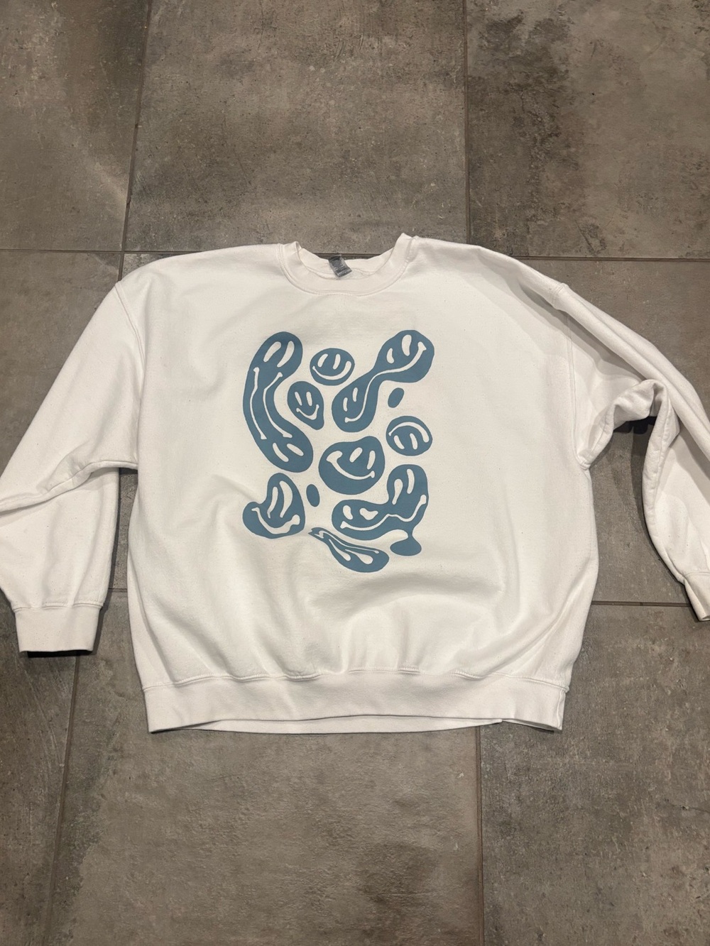 Gildan XXL White Crewneck Sweatshirt with Blue Abstract Print